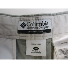 Load image into Gallery viewer, Columbia Sportswear Activewear Bermuda Outdoor Mens Shorts - Size 36 **
